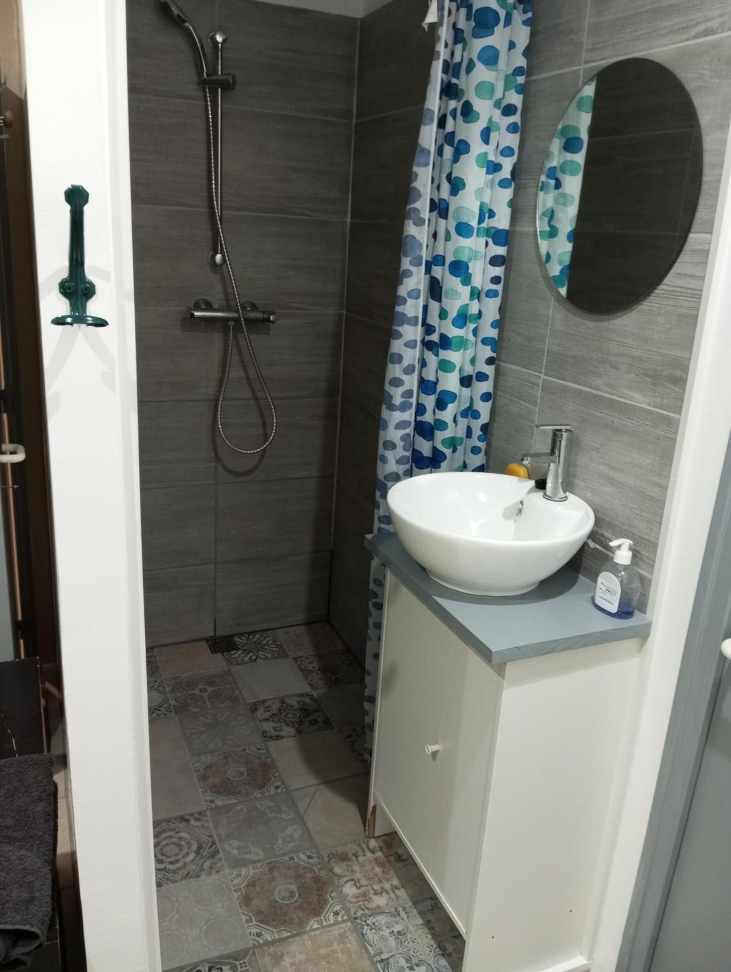 Appartement Village Medieval Saint-Germain-Laval  Exterior photo